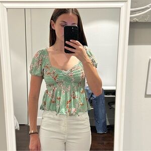 Green‎ super cute and stretchy short sleeve summer top! Peplum waist